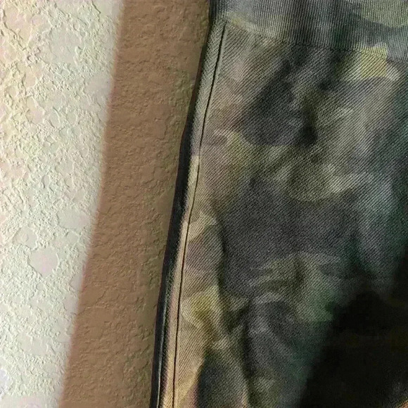 SPANX Look At Me Now Leggings Shaping Support Green Camo Seamless Leggings M - Picture 6 of 9